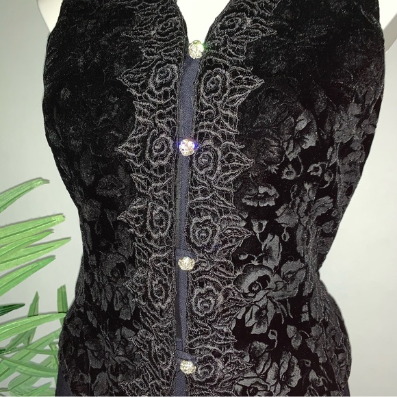 v i n t a g e :: Velvet Vest Bracade Embroidered Overall Back Tie - Picture 14 of 16